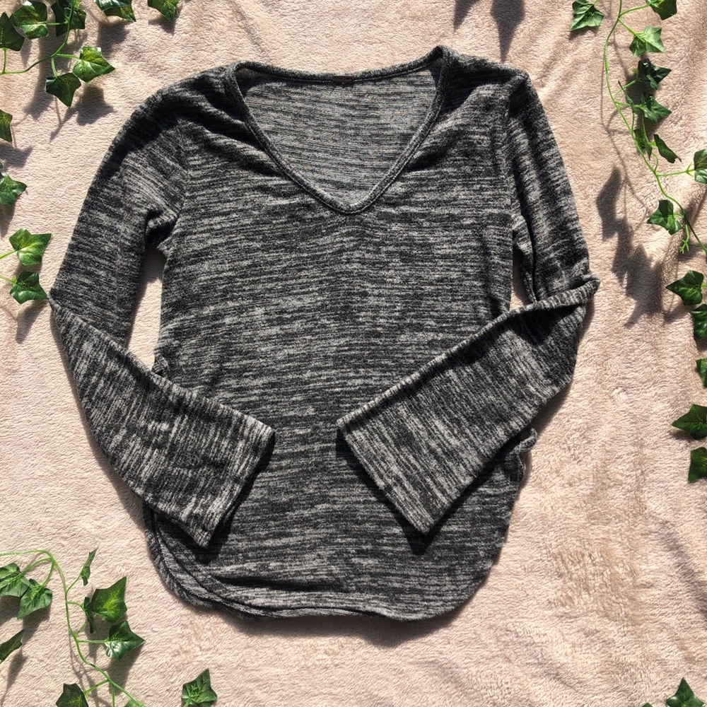 Long sleeve grey t shirt